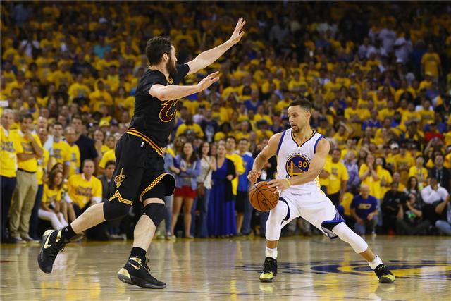 罗德里戈绯闻女友晒沙滩健美照 川字腹肌配小麦色