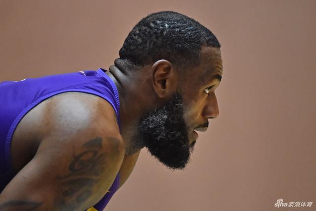 英联杯-伊萨克破门戈登建功 阿森纳0-2纽卡斯尔